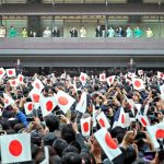 Saludo de Año Nuevo del Emperador de Japón el 2 de enero de 2020 (新年一般参賀, shinnen no ippan hōmon) desde el balcón del Palacio Imperial de Tokio (皇居, Kōkyo)