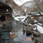 Rotenburo de Takaragawa Onsen Osenkaku. Nieve en invierno