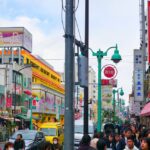 Calle principal del barrio coreano de Okubo, cerca de la estación de Shin-Okubo, en Tokio