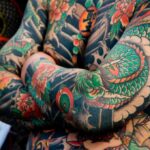 Cuerpo totalmente cubierto de tatuajes de un miembro de la yakuza o mafia japonesa