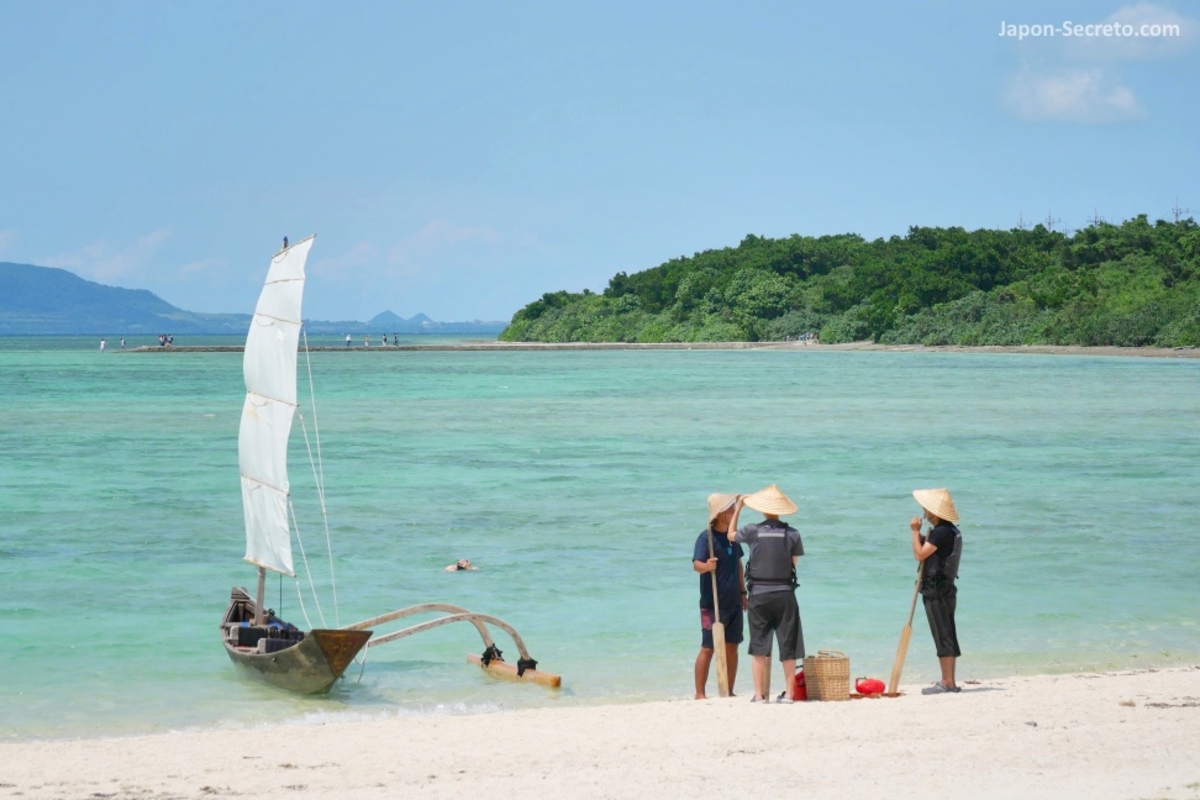 JP2019P1046074t_1200x800 Isla Taketomi o Taketomijima en el archipiélago Yaeyama de Okinawa, cómo llegar desde Ishigaki, vuelos, ferris, precio, qué ver y hacer, alojamiento u hospedaje de lujo, playas. Foto: Playa de Kondoi