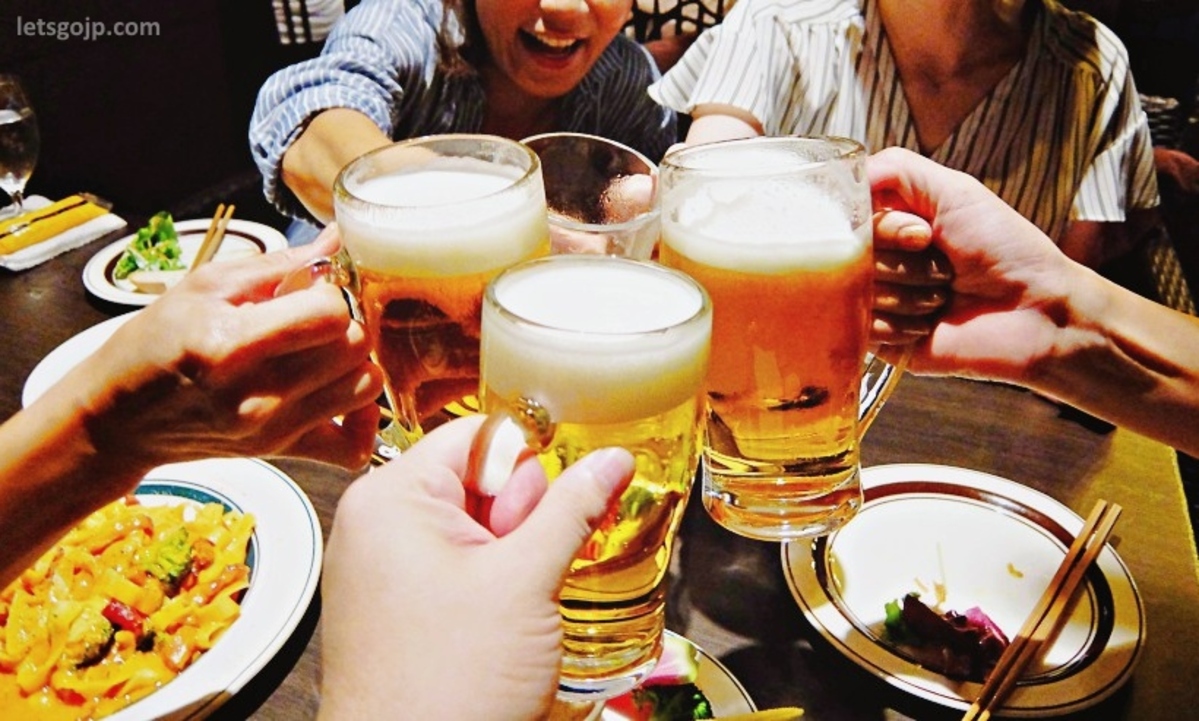 Bonenkai, las fiestas de alcohol y borrachera de Fin de Año en Japón en el trabajo, con compañeros asalariados de las empresas, o con amigos: cómo son, dónde se celebran