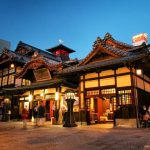 Dōgo Onsen (道後温泉), en Matsuyama, el balneario de El Viaje de Chihiro: cómo llegar, precio, reserva, mejores baños y piso a elegir