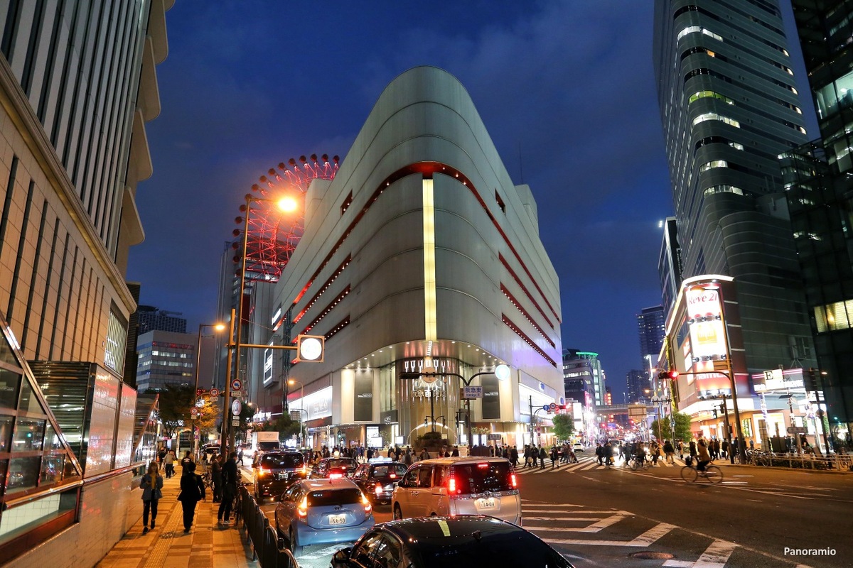 Barrio de Umeda, en Osaka. Foto: Centro comercial HEP en el distrito o barrio de Umeda, al norte de la ciudad de Osaka