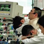 Síndrome posvacacional o enfermedad de mayo en Japón (五月 病, leído "gogatsu byō"). Foto: trabajadores japoneses agotados