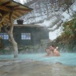 Nyuto Onsen: los baños mixtos más famosos y exóticos de Japón, en Akita (Tohoku): cómo llegar, qué ver, dónde dormir, cómo reservar. Foto: bañándonos en Tsurunoyu durante una nevada