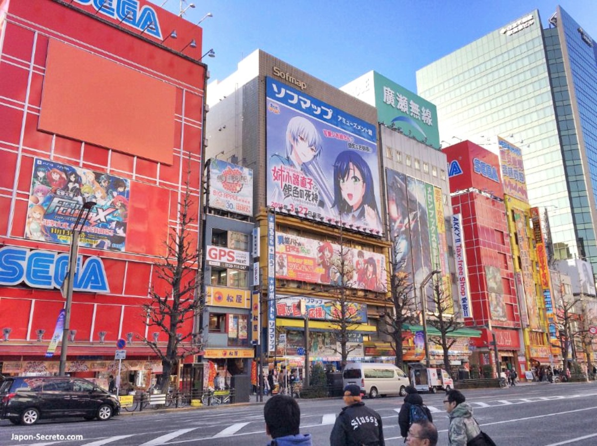 Akihabara, barrio de la electrónica de Tokio, el manga y el anime, Meca de los otaku, qué ver y hacer, cómo llegar, dónde comer, maid cafe meido, lugares curiosos, imperdible, imprescindible