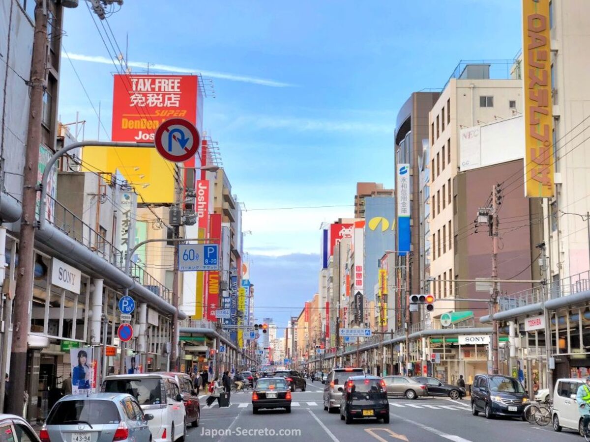 Den Den Town, el barrio de las tiendas de electrónica de Osaka, en el distrito de Nipponbashi: mejores tiendas de anime y manga, cómo llegar, tiendas baratas, animate, toranoana, videojuegos, taito