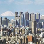 Qué ver en Tokio: guía básica de viaje, barrios y lugares principales. Foto: Vista del barrio de Shinjuku (Tokio) y el Monte Fuji desde el edificio Bunkyo Civic Center