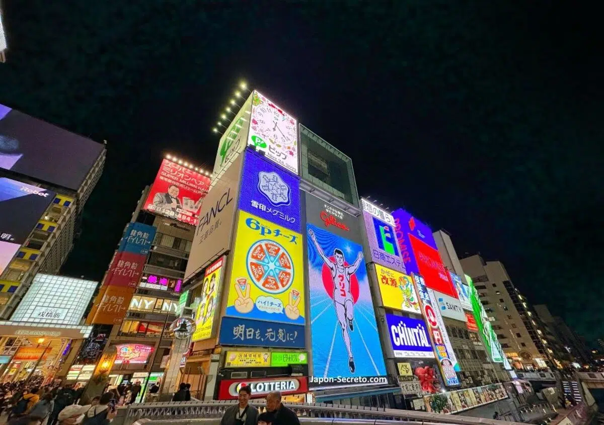 Dónde dormir en Osaka, guía rápida para viajeros: mejores barrios y zonas, mejores hoteles calidad precio, alojamiento barato, hospedaje asequible y bien situado.