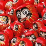 Daruma, el muñeco japonés para cumplir propósitos, al que se le pinta un ojo y luego el otro después de alcanzar el objetivo o sueño: significado de los colores, dónde comprar, mercadillos
