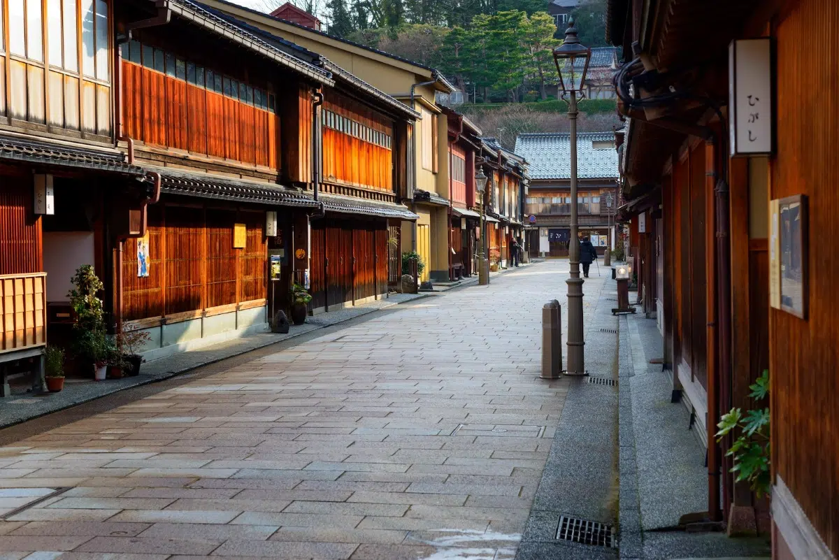 Dónde dormir en Kanazawa: mejores barrios, hoteles y ryokan recomendados de calidad y precio asequible, alojamiento barato, hospedaje bien situado. Foto: Barrio tradicional de geishas de Higashichaya, en Kanazawa