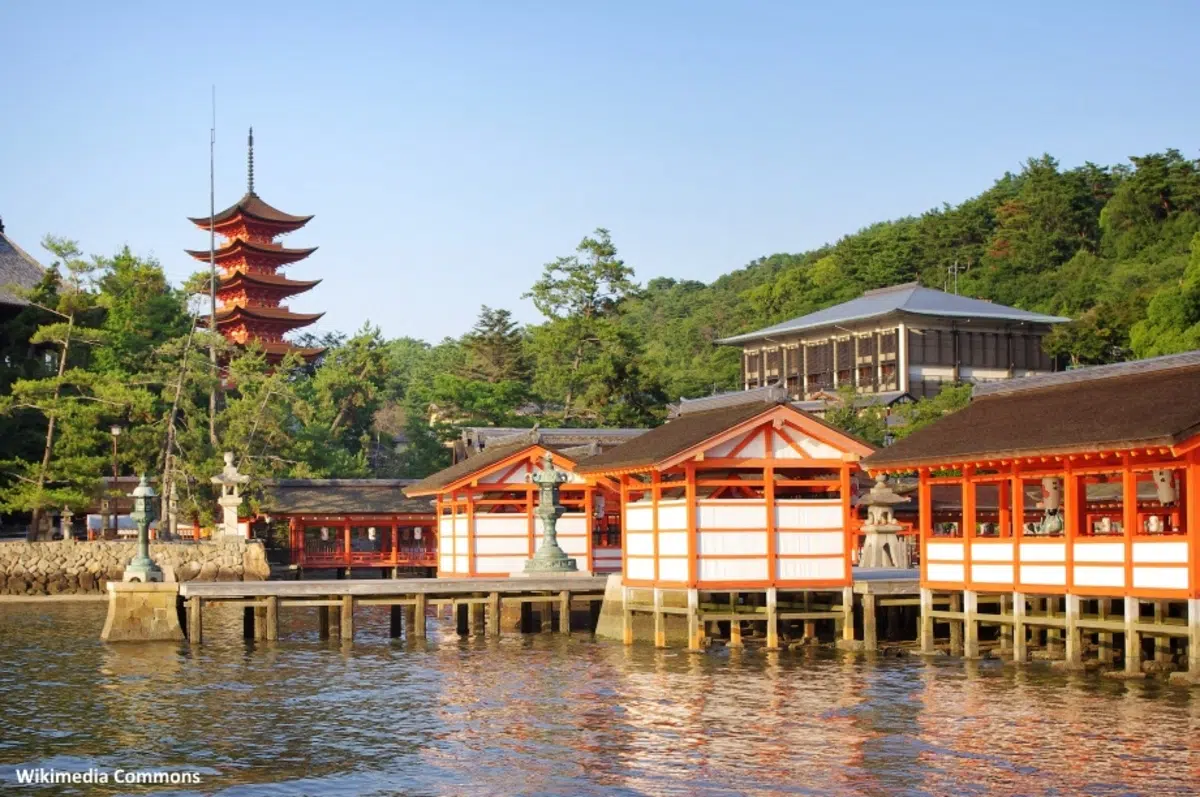 Dónde dormir en la isla de Miyajima, guía para viajeros: mejores hoteles y ryokan de calidad a precio razonable, alojamiento barato, hospedaje asequible y bien situado.