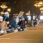 Ōsōji (大掃除), la limpieza general de fin de año en Japón, en diciembre. Foto: Ritual de limpieza de fin de año en el templo Honganji de Kioto kansai
