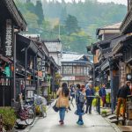 Takayama, qué ver y hacer en un día o dos en la joya de los Alpes Japoneses, lugares de interés, itinerario eficiente, alojamiento y comida. Foto: Barrio de Sanmachi y sus famosas destilerías de sake.