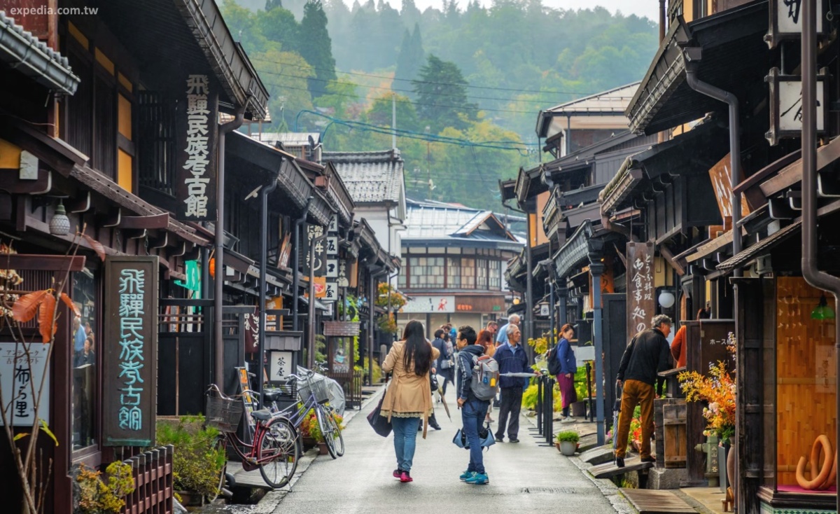 Takayama, qué ver y hacer en un día o dos en la joya de los Alpes Japoneses, lugares de interés, itinerario eficiente, alojamiento y comida. Foto: Barrio de Sanmachi y sus famosas destilerías de sake.