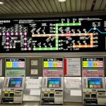 Guía para viajar en el metro de Kioto. Foto: máquinas expendedoras de billetes del metro de Kioto