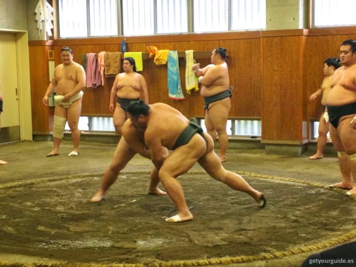 Asistir como espectador para ver un entrenamiento de sumo en Tokio y Osaka, cómo reservar entrada, precio, cómo comportarse, cómo llegar, dónde están los gimnasios o establos