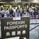 Cola de espera de inmigración en el aeropuerto de Narita (Tokio) para entrar en Japón