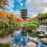 Templo Toji de Kioto y su pagoda: cómo llegar, que ver, precios, entradas, mercadillo mensual. Foto: Templo Toji (Kioto) al atardecer en otoño y momiji.