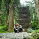 Monte Haguro (Hagurosan) y pagoda de cinco pisos Goju No To (Gojunoto) en la ruta de peregrinación Dewa Sanzan, senderismo y rutas a pie en Tohoku