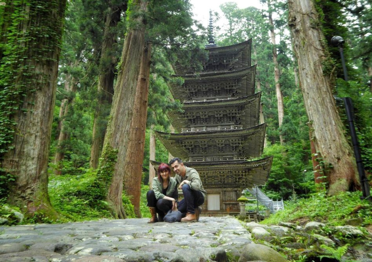 Monte Haguro (Hagurosan) y pagoda de cinco pisos Goju No To (Gojunoto) en la ruta de peregrinación Dewa Sanzan, senderismo y rutas a pie en Tohoku
