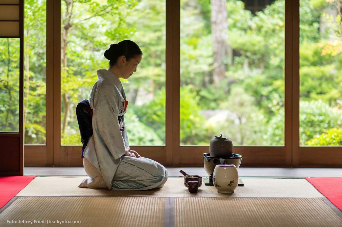 La ceremonia japonesa del té (茶道, sadō, chadō o chanoyu): explicación del ritual, utensilios, cómo se celebra, dónde se lleva a cabo, origen