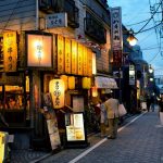 Izakaya en uno de los callejones del barrio de Kagurazaka (Tokio)