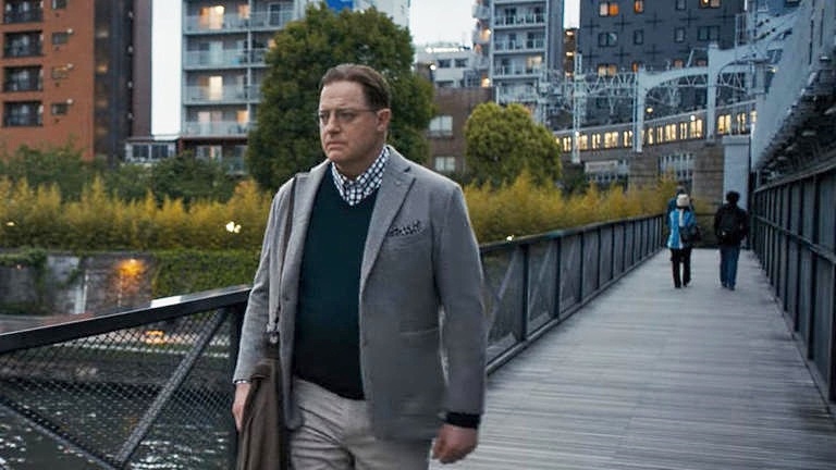Brendan Fraser por las calles de Tokio en el film Rental Family (ファミリーレンタルエージェンー, Family Rental Agency) de 2025