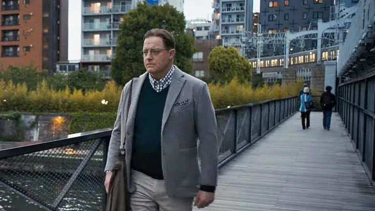 Brendan Fraser por las calles de Tokio en el film Rental Family (ファミリーレンタルエージェンー, Family Rental Agency) de 2025