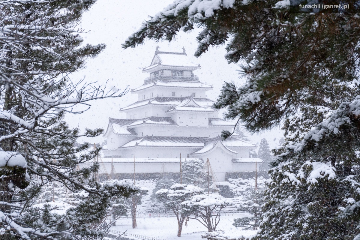 Aizu Wakamatsu: viajar a la ciudad de los samurái, cómo llegar, qué ver y hacer, cuántos días, dónde dormir, mejor época. Foto: castillo Tsuruga nevado en invierno