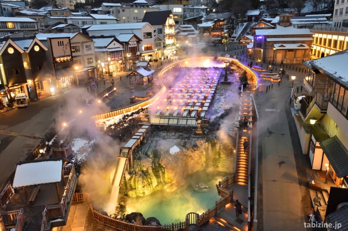 Yubatake, el gigantesco manantial situado en el centro del pueblo termal de Kusatsu Onsen (Gunma): cómo llegar, cuándo se ve, precio, dónde está, litros de agua