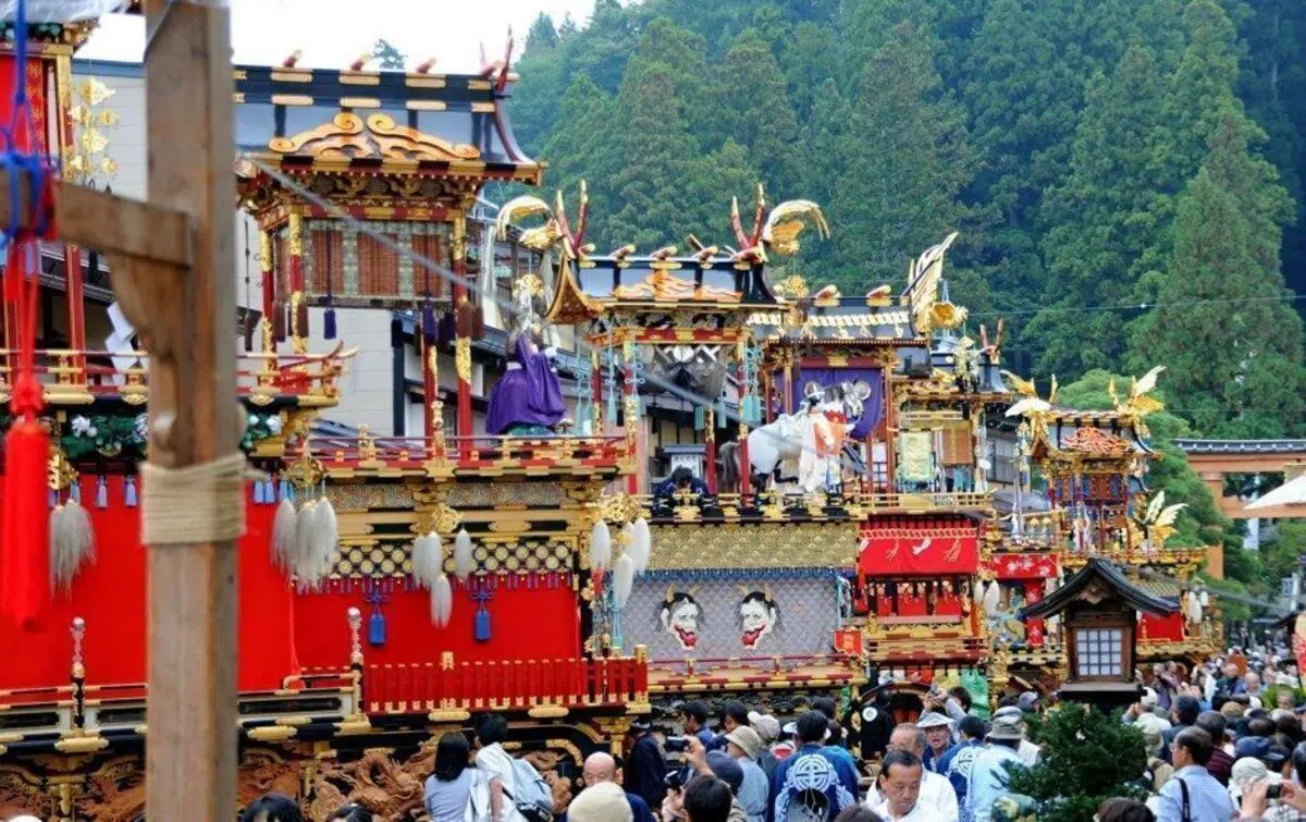 Hachiman Matsuri, el gran festival de otoño de Takayama. Fotos: Carrozas gigantes del Aki No Takayama Matsuri o Hachiman Matsuri, considerado uno de los tres festivales más famosos y bonitos de Japón