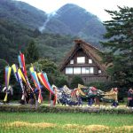 El festival Doburoku Matsuri de Shirakawago, en plenos Alpes japoneses, en octubre