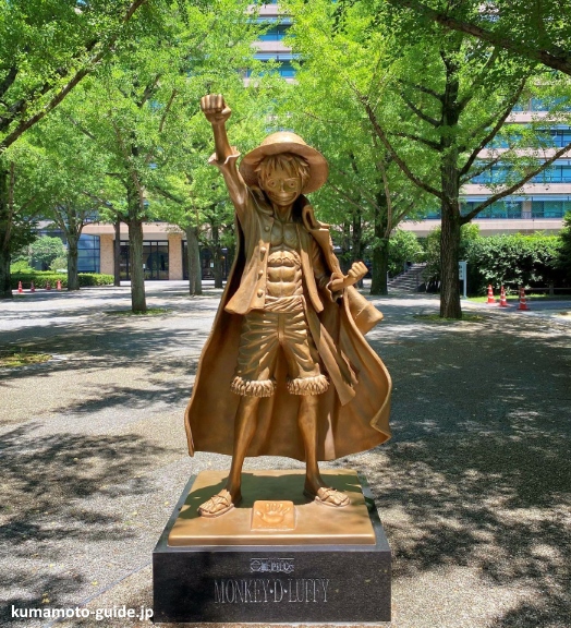 Estatua de bronce de Monkey D Luffy (One Piece) en Kumamoto