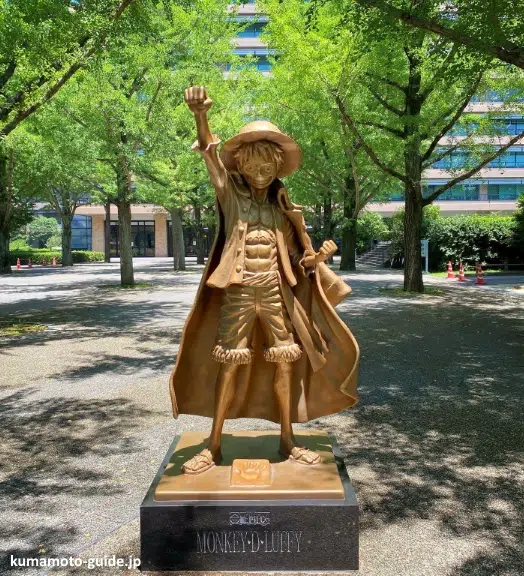 Estatua de bronce de Monkey D Luffy (One Piece) en Kumamoto