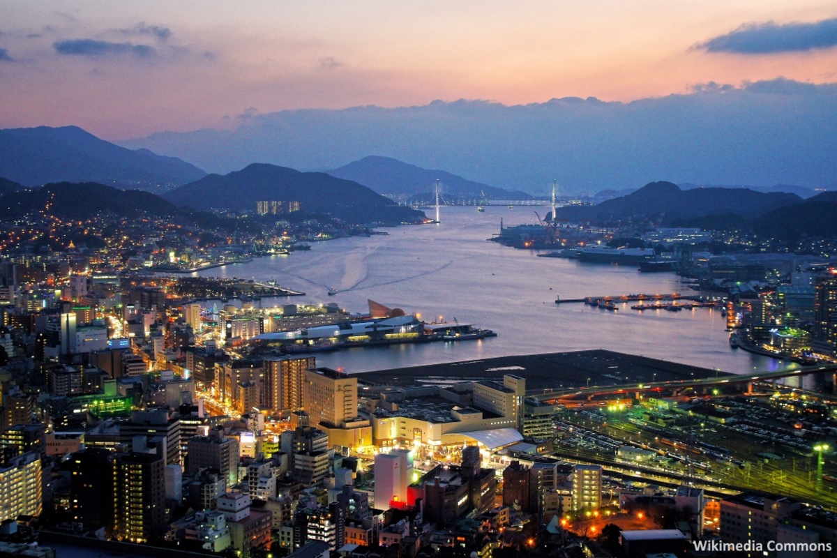 Guía de Nagasaki: qué ver y hacer, cómo llegar. Foto: Vista aérea nocturna de Nagasaki desde el monte Konpira