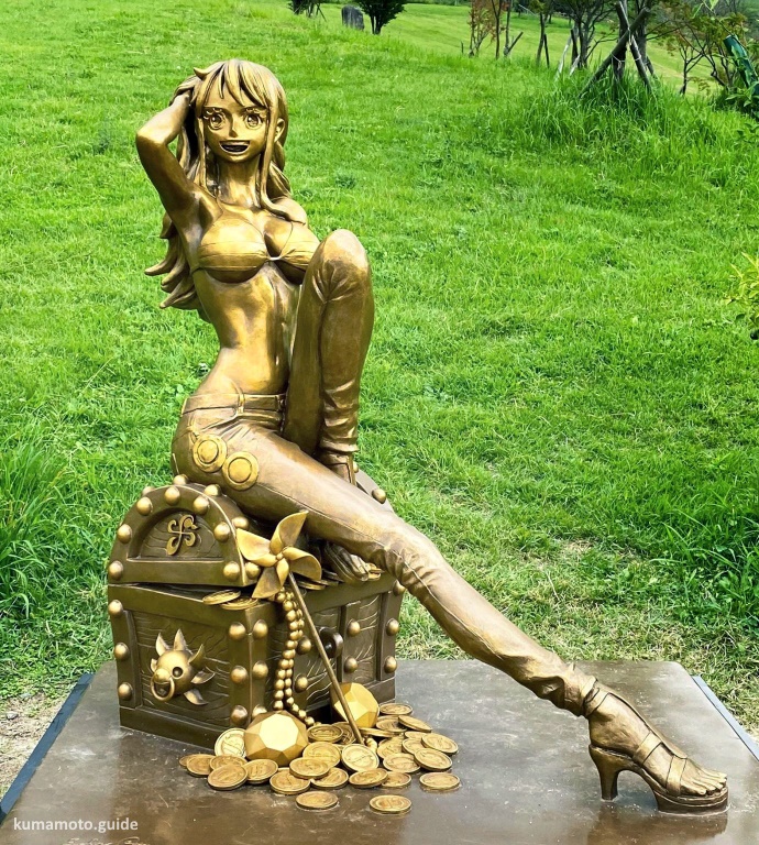 Estatua de bronce de Nami (One Piece) en Kumamoto