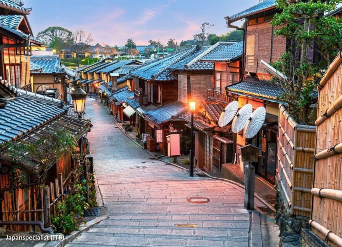 Los mejores viajes organizados a Japón. Foto: Calle histórica Sannenzaka del distrito de Higashiyama en Kioto