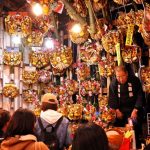 Feria Tori No Ichi (酉の市) o Feria del Gallo, celebrada los días del gallo de noviembre en numerosos templos y santuarios de Japón donde comprar amuletos de artesanía tradicionales. El más famoso lugar es un santuario de Asakusa (Tokio): fechas, cómo llegvar, precio, horario