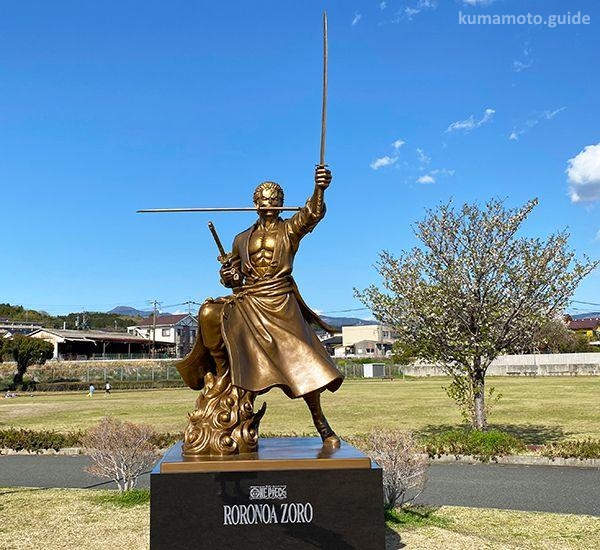 Estatua de bronce de Roronoa Zoro (One Piece) en Kumamoto