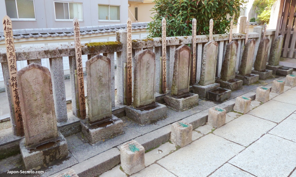 Tumbas de los 47 rōnin de Ako o Ako Gishi en el templo Sengakuji de Tokio