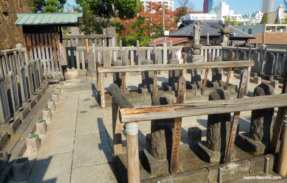 Tumbas de los 47 rōnin de Ako o Ako Gishi en el templo Sengakuji de Tokio