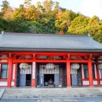 Edificio principal del templo Kurama-dera en lo alto del monte Kuramaya de Kurama (Kioto), al que se puede llegar desde Kibune también a pie.