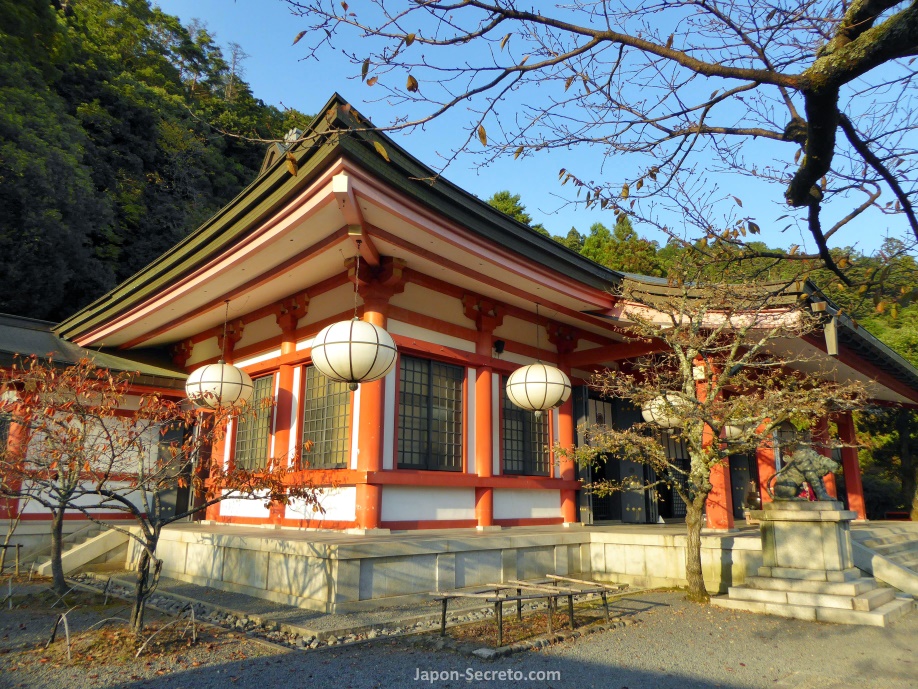 Edificio principal del templo Kurama-dera (鞍馬寺) de Kurama, en un monte al norte de Kioto