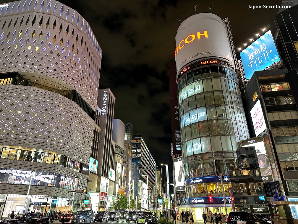 Edificio Ginza Place (銀座プレイス) y Galería de arte Ricoh en el barrio de Ginza, en Tokio
