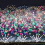 Festival de fuegos artificiales Kōnosu Hanabi Taikai (こうのす花火大会) en Kōnosu, Saitama, en octubre