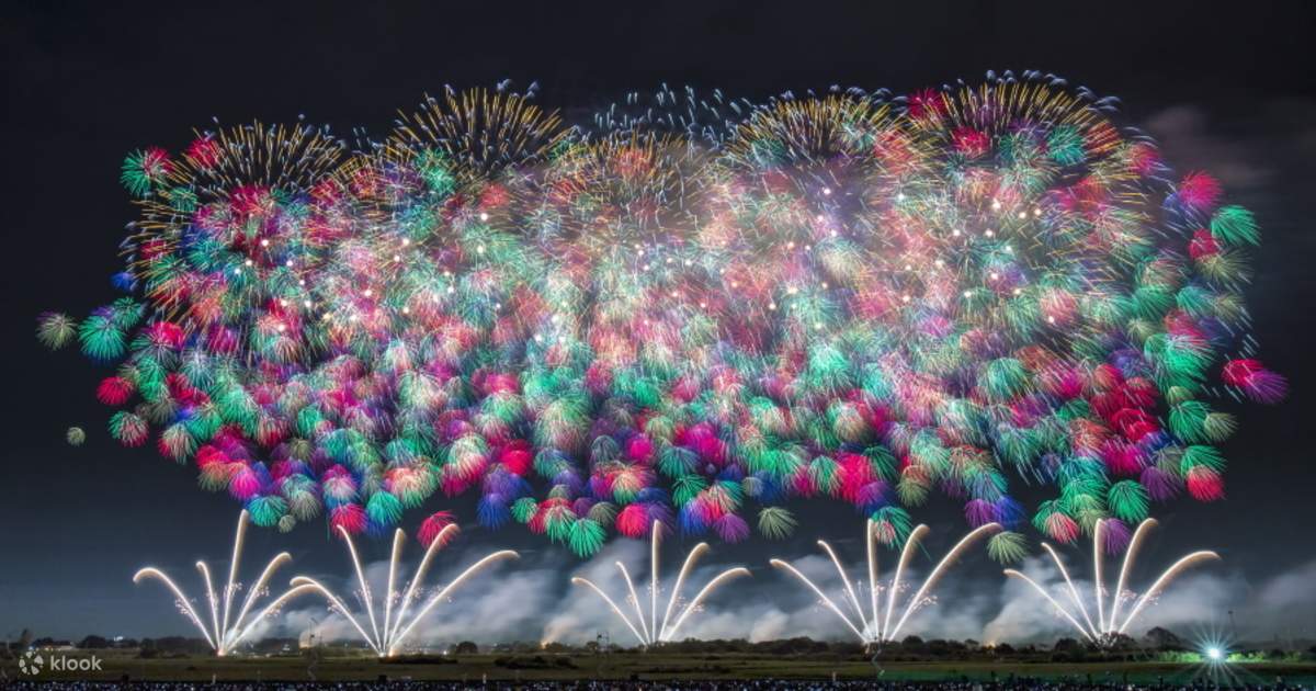 Festival de fuegos artificiales Kōnosu Hanabi Taikai (こうのす花火大会) en Kōnosu, Saitama, en octubre