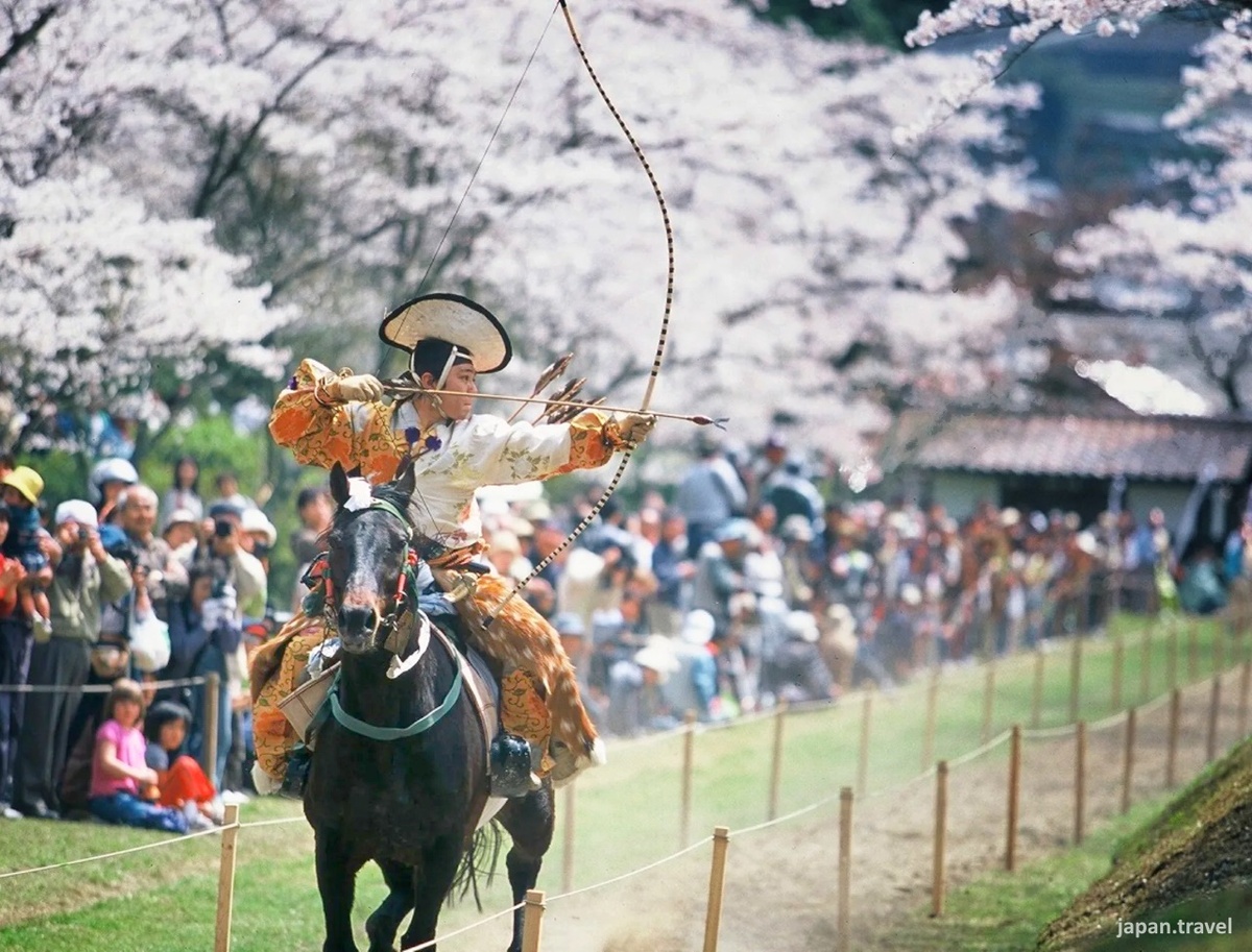Yabusame (流鏑馬) el arte marcial japonés del tiro con arco a caballo: dónde verlo, cómo es, reglas, fechas, lugares, historia, origen. Foto: festival de Tsuwano