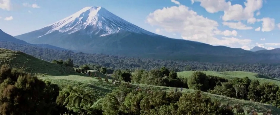 Película El Último Samurái: escena del Monte Fuji, rodada en el valle de Uruti, cerca del Monte Taranaki (Nueva Zelanda)